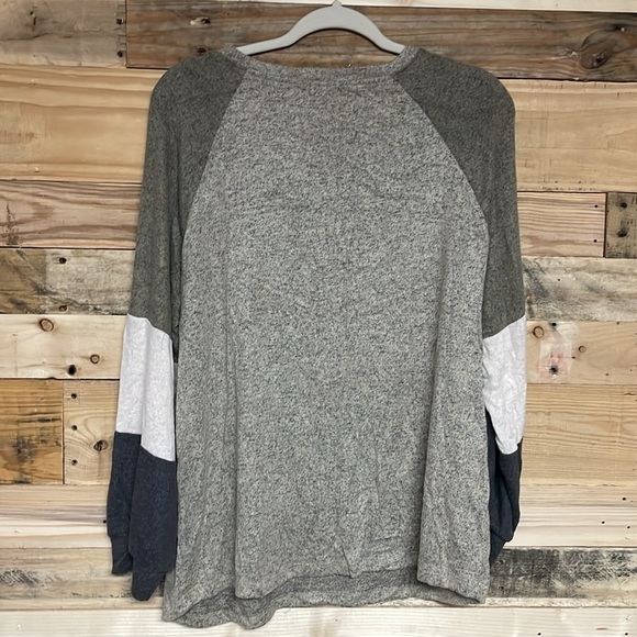 Bryon Bay size large color block terrycloth soft brush long sleeve top - Picture 6 of 6